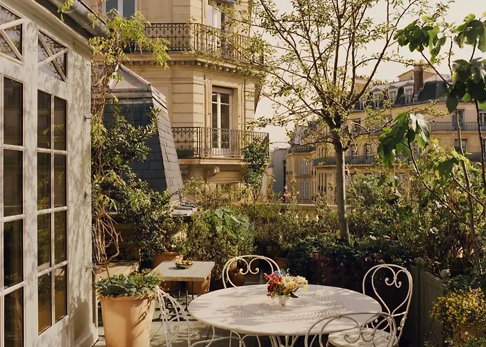 Chateau Voltaire Parijs